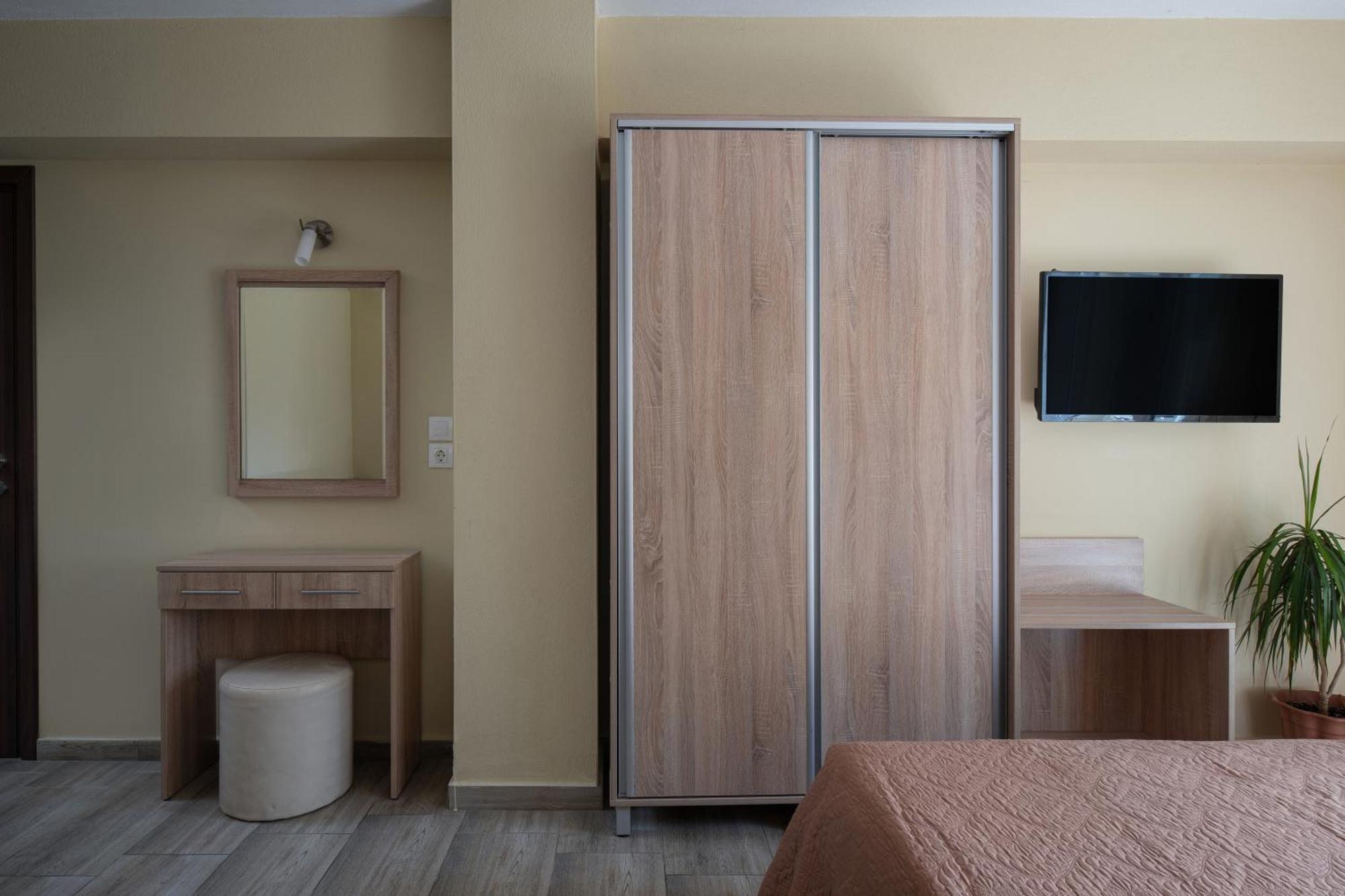 Ioranna Aparthotel Sarti Bagian luar foto